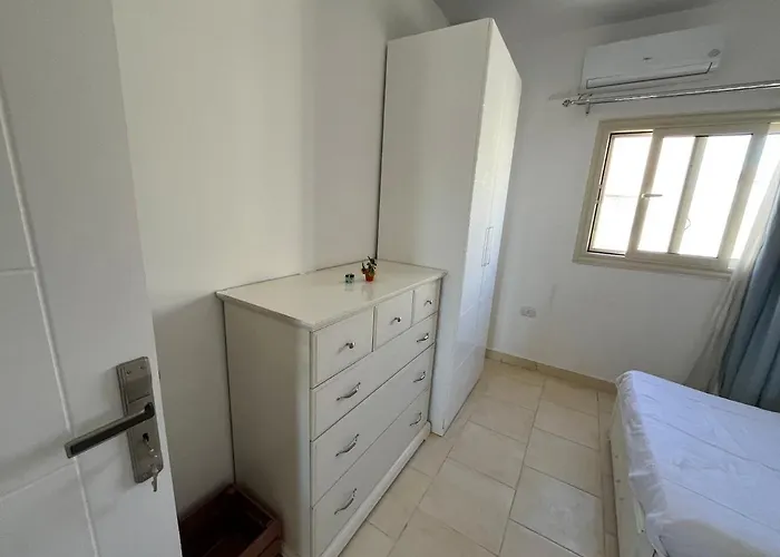 In 2 Bedrooms Landscaped And Pool Apartment *